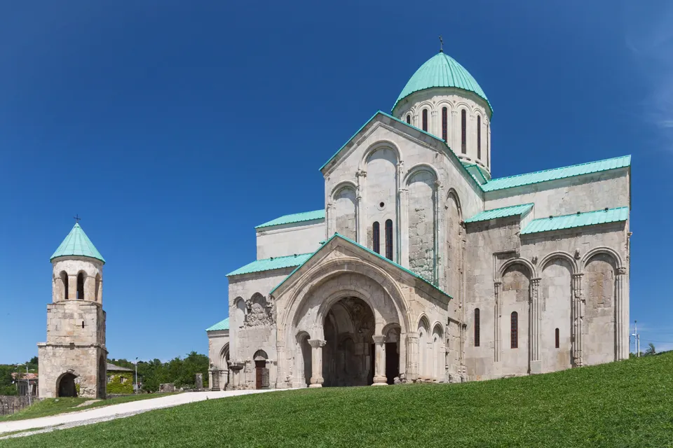 La cathédrale Bagrati au-dessus de Koutaïssi