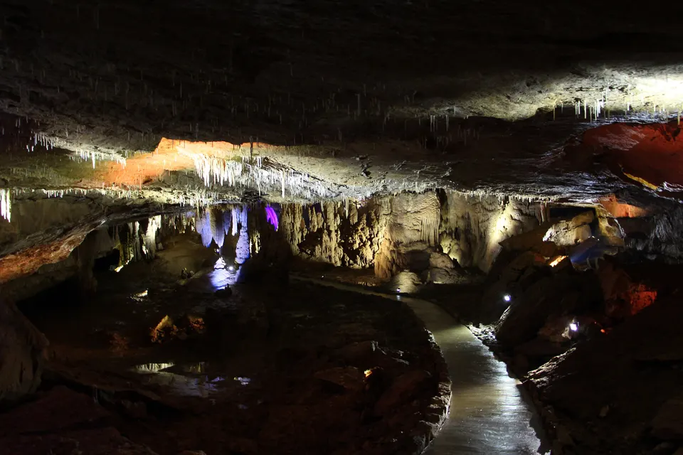 Concrétions dans la grotte de Prometheus