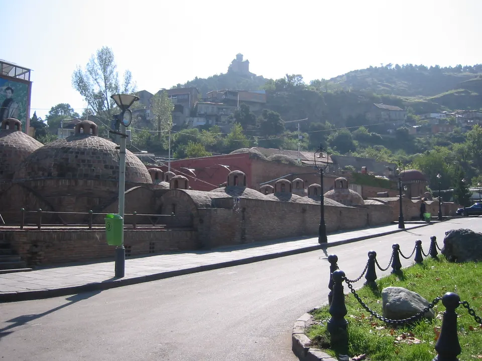 Les coupoles des bains sulfureux d'Abanotubani